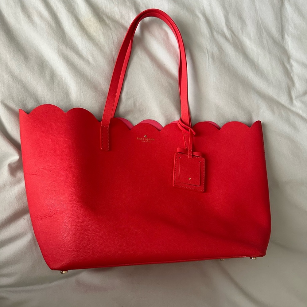 Kate Spade Scalloped Tote | Lily Avenue Carrigan